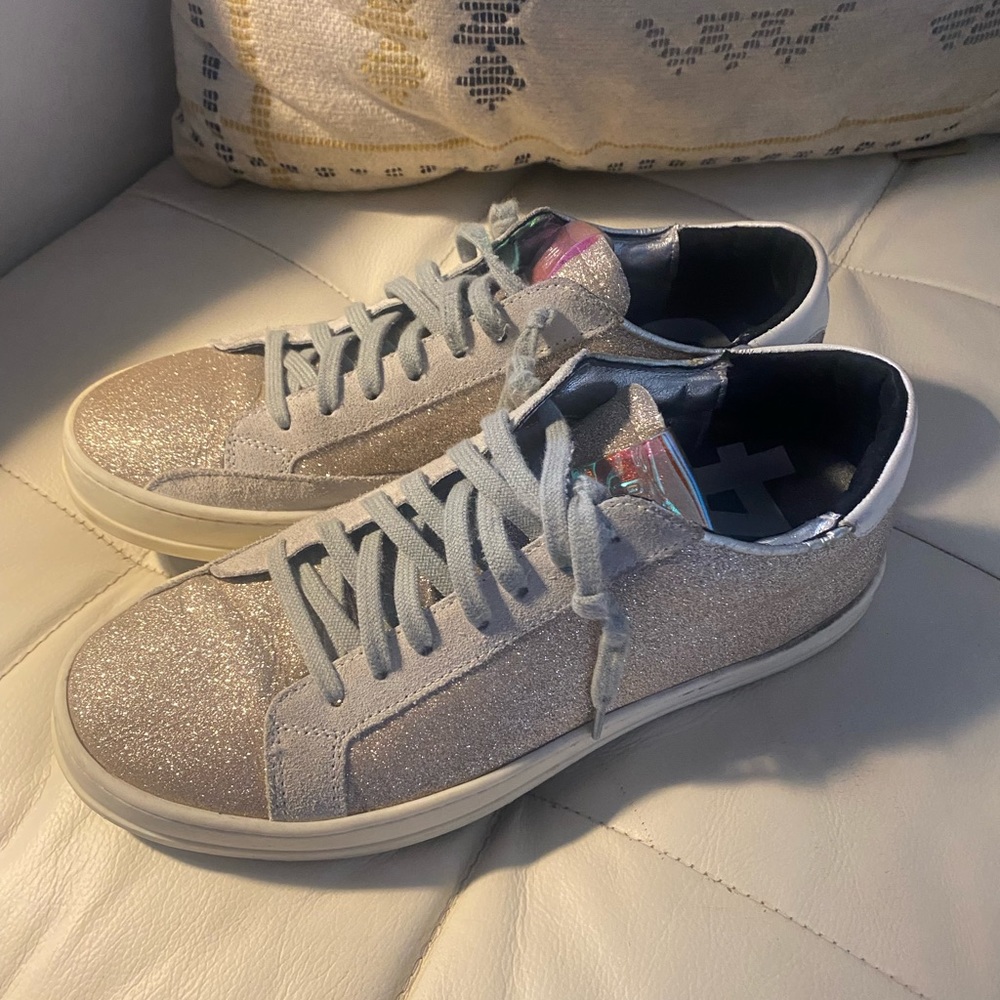 Preowned. Great condition. Size 39